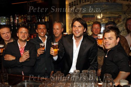 Amsterdam 3 juni 2009
Pers presentatie heren van amstel live. Xander de Buisonje gaat het presenteren.Xander met Jan Smit Roel v Velsen Henk Temming e.a.
Peter Smulders bv