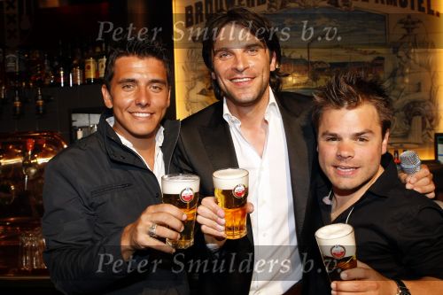 Amsterdam 3 juni 2009
Pers presentatie heren van amstel live. Xander de Buisonje gaat het presenteren.Xander met Jan Smit Roel v Velsen Henk Temming e.a.
Peter Smulders bv