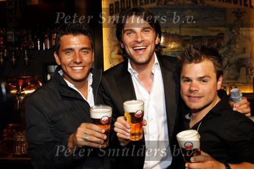 Amsterdam 3 juni 2009
Pers presentatie heren van amstel live. Xander de Buisonje gaat het presenteren.Xander met Jan Smit Roel v Velsen Henk Temming e.a.
Peter Smulders bv