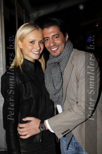 Amsterdam 30 januari 2010
Modeshow suptertrash tijdens amsterdam fashion week. Yfke Sturm met man
Peter Smulders bv