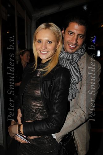 Amsterdam 30 januari 2010
Modeshow suptertrash tijdens amsterdam fashion week. Yfke Sturm met man
Peter Smulders bv