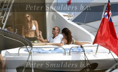 Ibiza 8 juli 2009
Wesley Sneijder en Yolanthe Cabau v Kasbergen en haar zus op de boot op ibiza.
Peter Smulders bv