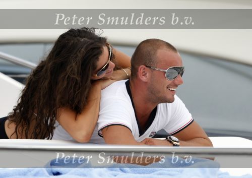Ibiza 8 juli 2009
Wesley Sneijder en Yolanthe Cabau v Kasbergen en haar zus op de boot op ibiza.
Peter Smulders bv