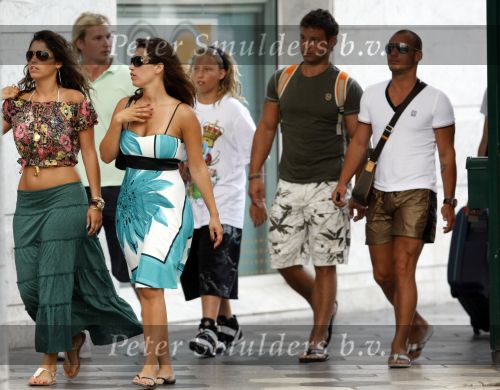 Ibiza 8 juli 2009
Wesley Sneijder en Yolanthe Cabau v Kasbergen en haar zus op de boot op ibiza.
Peter Smulders bv