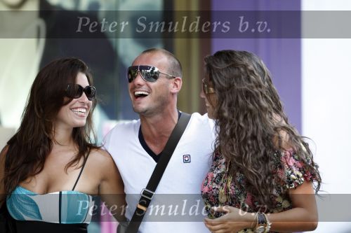 Ibiza 8 juli 2009
Wesley Sneijder en Yolanthe Cabau v Kasbergen en haar zus op de boot op ibiza.
Peter Smulders bv