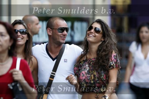 Ibiza 8 juli 2009
Wesley Sneijder en Yolanthe Cabau v Kasbergen en haar zus op de boot op ibiza.
Peter Smulders bv