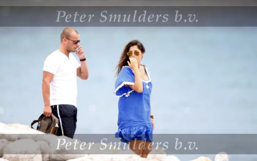 Ibiza 9 juli 2009
Wesley Sneijder en Yolanthe Cabau v Kasbergen met zus op ibiza , Wesley had een hele grote boot gehuurd en ging lunchen bij de populaire strandtent Blue Marlin.
Peter Smulders bv
