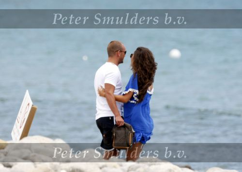 Ibiza 9 juli 2009
Wesley Sneijder en Yolanthe Cabau v Kasbergen met zus op ibiza , Wesley had een hele grote boot gehuurd en ging lunchen bij de populaire strandtent Blue Marlin.
Peter Smulders bv