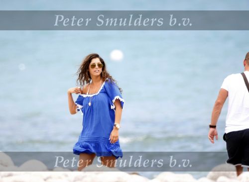 Ibiza 9 juli 2009
Wesley Sneijder en Yolanthe Cabau v Kasbergen met zus op ibiza , Wesley had een hele grote boot gehuurd en ging lunchen bij de populaire strandtent Blue Marlin.
Peter Smulders bv