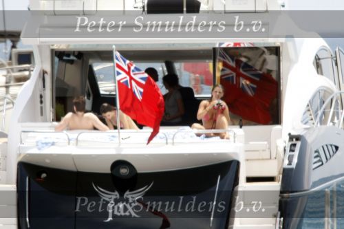 Ibiza 9 juli 2009
Wesley Sneijder en Yolanthe Cabau v Kasbergen met zus op ibiza , Wesley had een hele grote boot gehuurd en ging lunchen bij de populaire strandtent Blue Marlin.
Peter Smulders bv