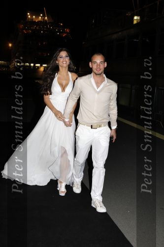 Amsterdam 18 maart 2010
Wesley Sneijders heeft voor zijn vrouw Yolanthe Cabau v Kasbergen een surprise feest georganiseerd voor haar 25 e verjaardag op de supperclub boot. Ze slapen in het Amstel hotel.
Peter Smulders bv