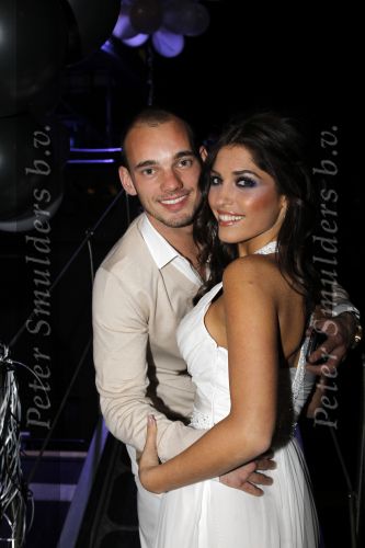 Amsterdam 18 maart 2010
Wesley Sneijders heeft voor zijn vrouw Yolanthe Cabau v Kasbergen een surprise feest georganiseerd voor haar 25 e verjaardag op de supperclub boot. Ze slapen in het Amstel hotel.
Peter Smulders bv