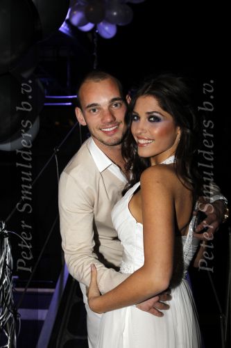 Amsterdam 18 maart 2010
Wesley Sneijders heeft voor zijn vrouw Yolanthe Cabau v Kasbergen een surprise feest georganiseerd voor haar 25 e verjaardag op de supperclub boot. Ze slapen in het Amstel hotel.
Peter Smulders bv