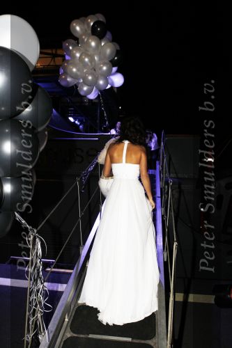 Amsterdam 18 maart 2010
Wesley Sneijders heeft voor zijn vrouw Yolanthe Cabau v Kasbergen een surprise feest georganiseerd voor haar 25 e verjaardag op de supperclub boot. Ze slapen in het Amstel hotel.
Peter Smulders bv