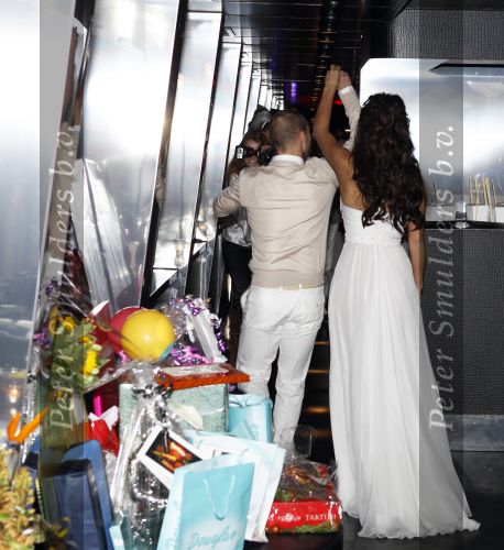 Amsterdam 18 maart 2010
Wesley Sneijders heeft voor zijn vrouw Yolanthe Cabau v Kasbergen een surprise feest georganiseerd voor haar 25 e verjaardag op de supperclub boot. Ze slapen in het Amstel hotel.
Peter Smulders bv