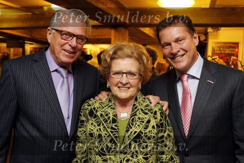 Apeldoorn 6 februari 2011
Premiere zou je in een doosje willen doen bij Orpheus. Albert Verlinde met ouders en zussen
Peter Smulders bv