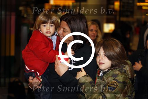 Schiphol 14 maart 2011
Amanda Krabbe komt na 4 maanden terug op schiphol en wordt daar ontavangen door martijn Bickel Jasmijn Achilles Michelle en haar ouders en beste vriendinnen.
Peter Smulders bv