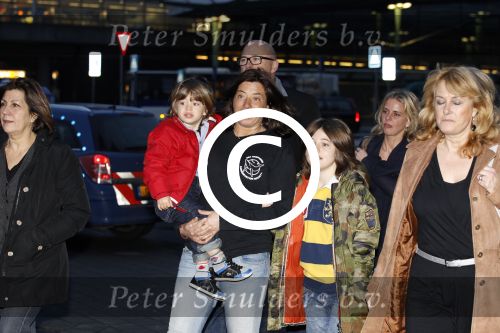 Schiphol 14 maart 2011
Amanda Krabbe komt na 4 maanden terug op schiphol en wordt daar ontavangen door martijn Bickel Jasmijn Achilles Michelle en haar ouders en beste vriendinnen.
Peter Smulders bv