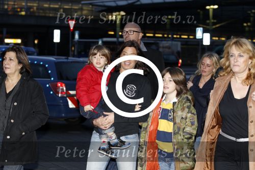 Schiphol 14 maart 2011
Amanda Krabbe komt na 4 maanden terug op schiphol en wordt daar ontavangen door martijn Bickel Jasmijn Achilles Michelle en haar ouders en beste vriendinnen.
Peter Smulders bv