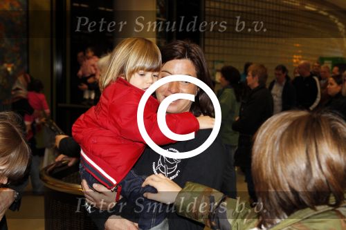 Schiphol 14 maart 2011
Amanda Krabbe komt na 4 maanden terug op schiphol en wordt daar ontavangen door martijn Bickel Jasmijn Achilles Michelle en haar ouders en beste vriendinnen.
Peter Smulders bv
