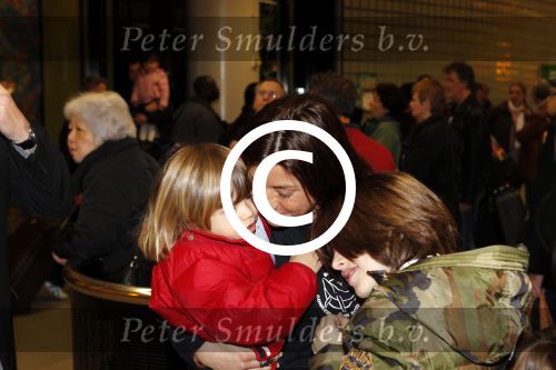 Schiphol 14 maart 2011
Amanda Krabbe komt na 4 maanden terug op schiphol en wordt daar ontavangen door martijn Bickel Jasmijn Achilles Michelle en haar ouders en beste vriendinnen.
Peter Smulders bv