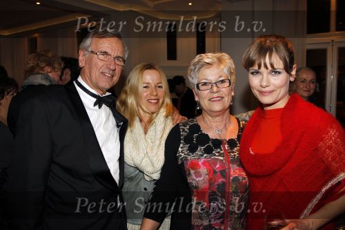 Amsterdam 9 februari 2011
Premiere Blind Vertrouwen met Loek Peters Angela Schijf en Rick Engelkes in het nieuwe de la Mar. Angela met zus en ouders
Peter Smulders bv