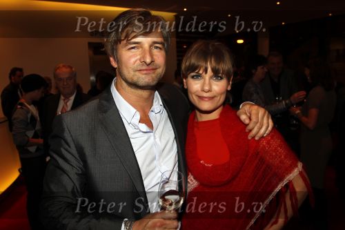 Amsterdam 9 februari 2011
Premiere Blind Vertrouwen met Loek Peters Angela Schijf en Rick Engelkes in het nieuwe de la Mar. Angela met Victor Reinier
Peter Smulders bv