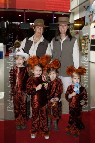Almere 13 februari 2011
Premiere Yogi Beer in bioscoop Almere. Annemarie Jorritsma met dochter en kleinkinderen
Peter Smulders bv