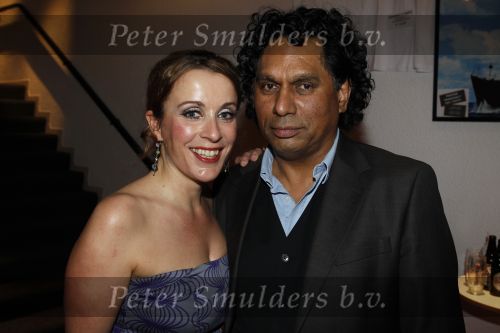 Rotterdam 14 februari 2011
Premiere herinnert U zich deze nog met Martin v Waardenberg Mylenen d Anjou Ruben Lursen Richard Groenendijk Thijs Steenkamp Annick Boer Joel de Tobe Pepijn v d Burgt en Daan v Putten in het oude Luxor. Annick Boer met vriend
Peter Smulders bv