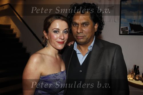 Rotterdam 14 februari 2011
Premiere herinnert U zich deze nog met Martin v Waardenberg Mylenen d Anjou Ruben Lursen Richard Groenendijk Thijs Steenkamp Annick Boer Joel de Tobe Pepijn v d Burgt en Daan v Putten in het oude Luxor. Annick Boer met vriend
Peter Smulders bv