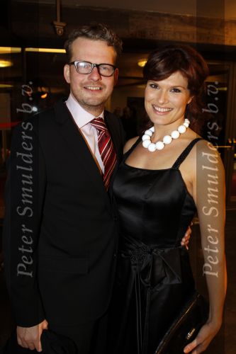 Apeldoorn 6 februari 2011
Premiere zou je in een doosje willen doen bij Orpheus. Anouk v Nes met man
Peter Smulders bv
