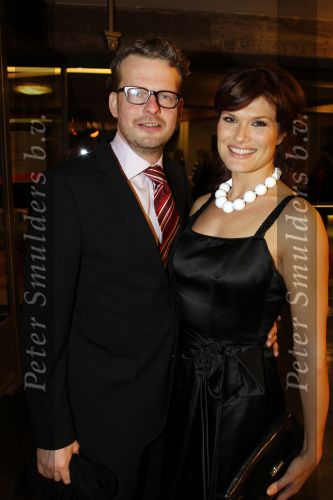 Apeldoorn 6 februari 2011
Premiere zou je in een doosje willen doen bij Orpheus. Anouk v Nes met man
Peter Smulders bv