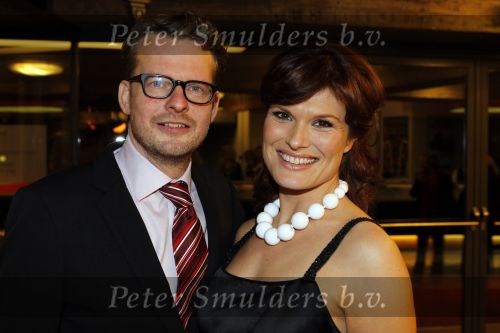 Apeldoorn 6 februari 2011
Premiere zou je in een doosje willen doen bij Orpheus. Anouk v Nes met man
Peter Smulders bv