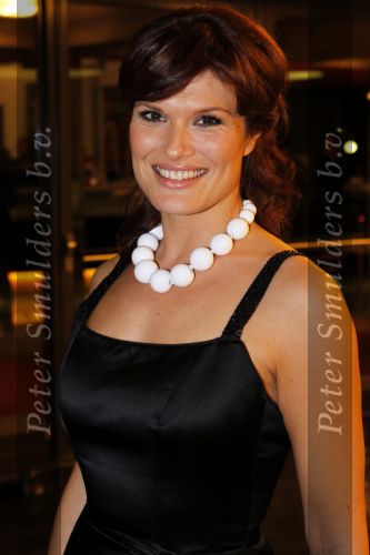 Apeldoorn 6 februari 2011
Premiere zou je in een doosje willen doen bij Orpheus. Anouk v Nes met man
Peter Smulders bv