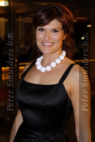 Apeldoorn 6 februari 2011
Premiere zou je in een doosje willen doen bij Orpheus. Anouk v Nes met man
Peter Smulders bv