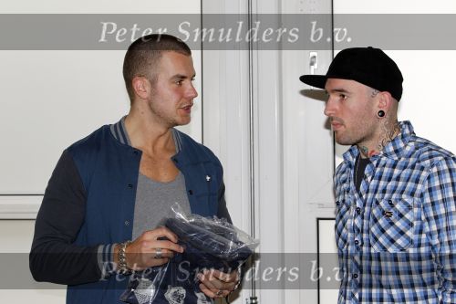 Amsterdam 17 februari 2011
Ben saunders krijgt zijn Vespa Buddha tot Buddha scooter.
Peter Smulders bv