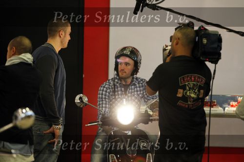 Amsterdam 17 februari 2011
Ben saunders krijgt zijn Vespa Buddha tot Buddha scooter.
Peter Smulders bv