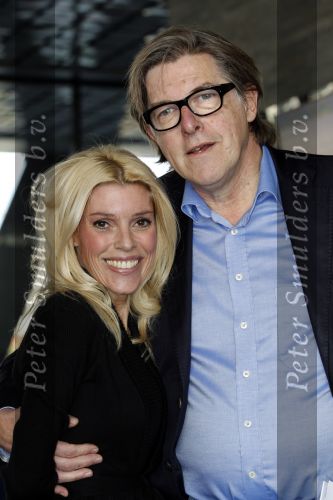 Hilversum 17 februari 2011
Presentatie boek Bert v d Veer bij beeld en geluid. Joop v d Ende neemt het eerste boek in ontvangst. Bert met zijn vriendin Judith Osborn
Peter Smulders bv