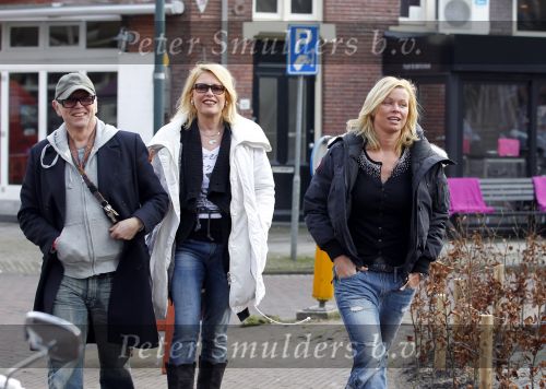 Amsterdam 15 februari 2011
Bridget Maasland met ouders op de cornelis schuytstraat.
Peter Smulders bv