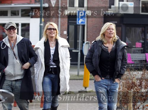 Amsterdam 15 februari 2011
Bridget Maasland met ouders op de cornelis schuytstraat.
Peter Smulders bv