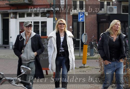Amsterdam 15 februari 2011
Bridget Maasland met ouders op de cornelis schuytstraat.
Peter Smulders bv
