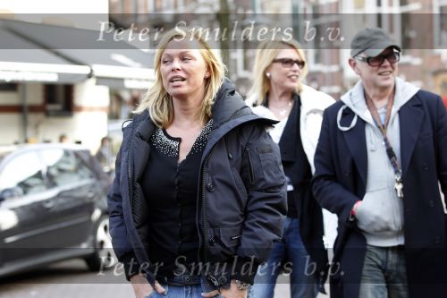 Amsterdam 15 februari 2011
Bridget Maasland met ouders op de cornelis schuytstraat.
Peter Smulders bv