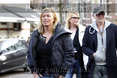 Amsterdam 15 februari 2011
Bridget Maasland met ouders op de cornelis schuytstraat.
Peter Smulders bv