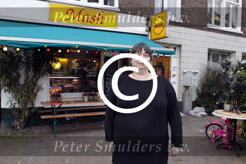 Amsterdam 10 maart 2011
Cafetaria Mash van eigenaresse Debbie ??? moet sluiten .
Peter Smulders bv