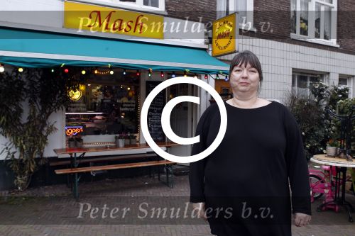 Amsterdam 10 maart 2011
Cafetaria Mash van eigenaresse Debbie ??? moet sluiten .
Peter Smulders bv