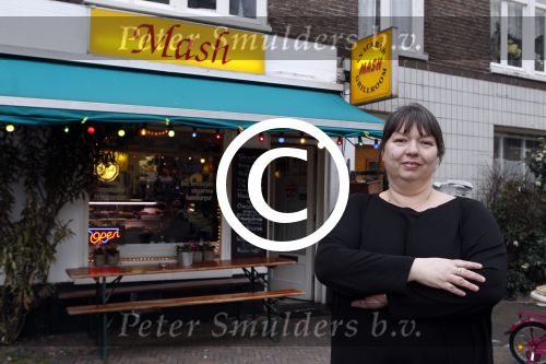 Amsterdam 10 maart 2011
Cafetaria Mash van eigenaresse Debbie ??? moet sluiten .
Peter Smulders bv