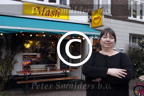 Amsterdam 10 maart 2011
Cafetaria Mash van eigenaresse Debbie ??? moet sluiten .
Peter Smulders bv