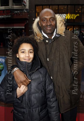 Amsterdam 27 februari 2011
Premiere Rango in tuschinski. Carlos Lens met zoon en Buddha to Buddha armband
Peter Smulders bv