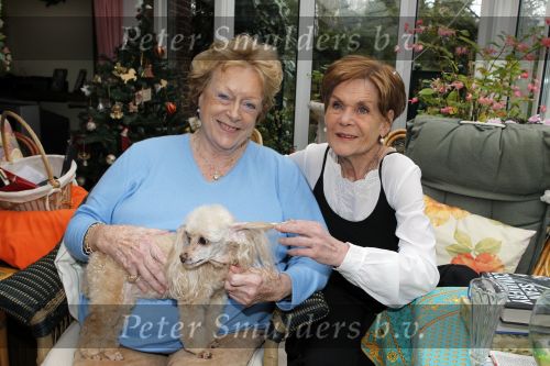 Blaricum 1 februari 2011
Caroline Kaart in haar huis met haar hond en met stiefdochter en haar man.
Peter Smulders bv