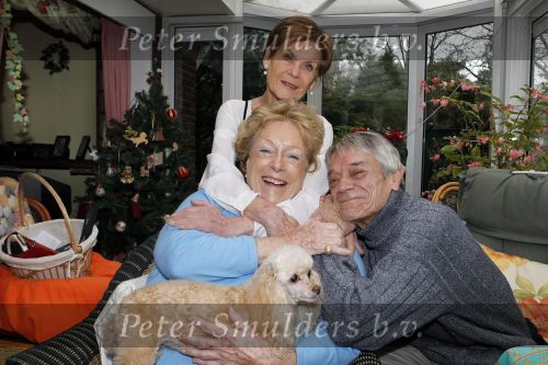 Blaricum 1 februari 2011
Caroline Kaart in haar huis met haar hond en met stiefdochter en haar man.
Peter Smulders bv